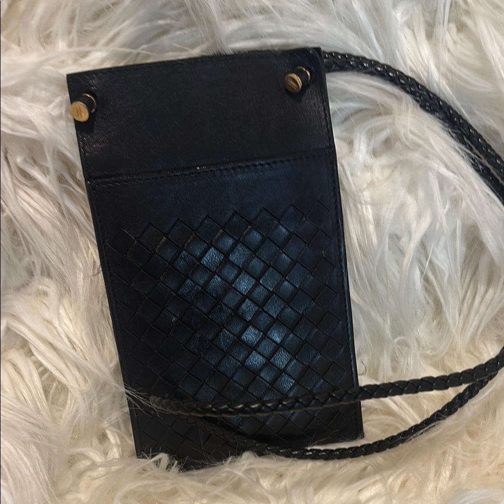Elegant BlackBottega Veneta Leather  neck strap Bag